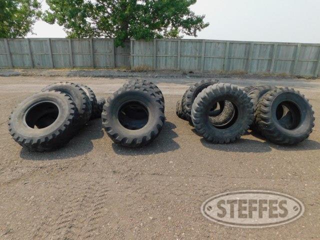 Set of 17.5-25 tires for payloader